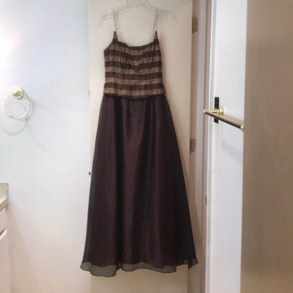 Formal Gown - Picture 2 of 7